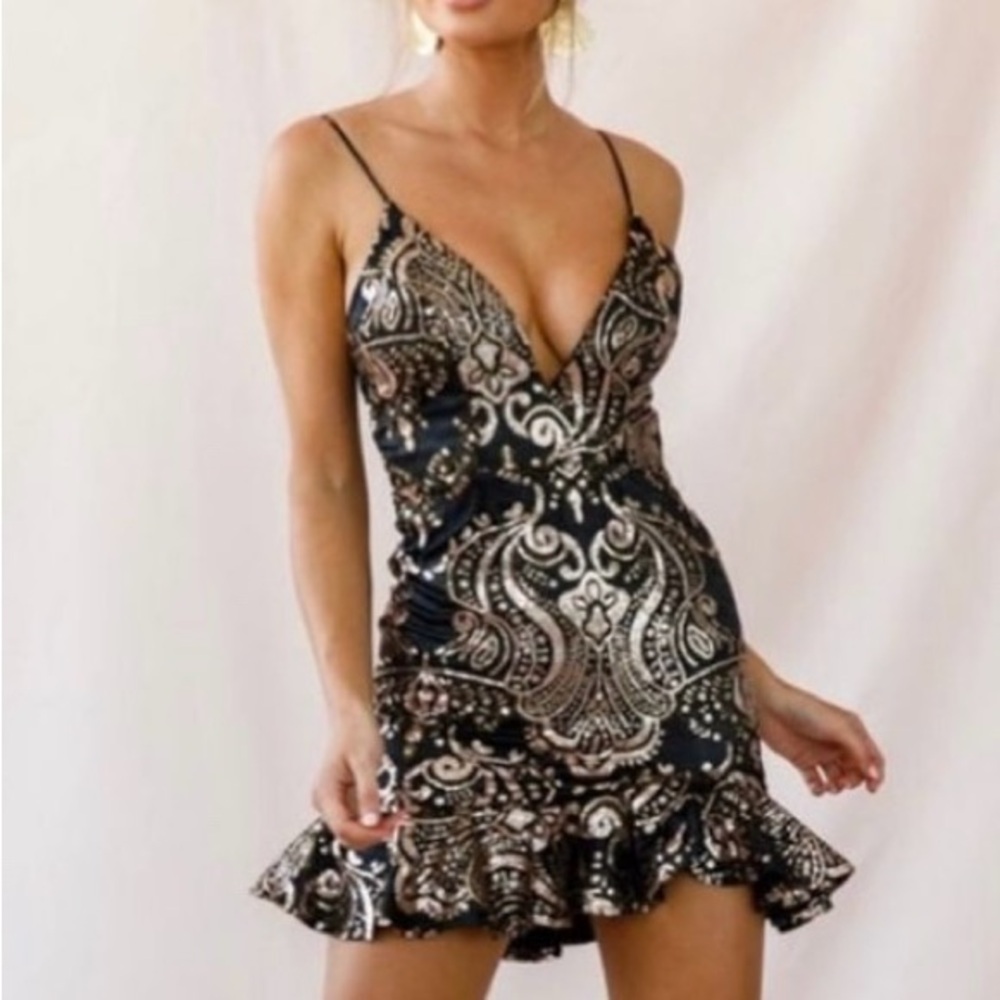 Selfie Leslie Gold and Black Sequin Dress